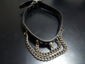This would be a collar to wear out at a Goth Club